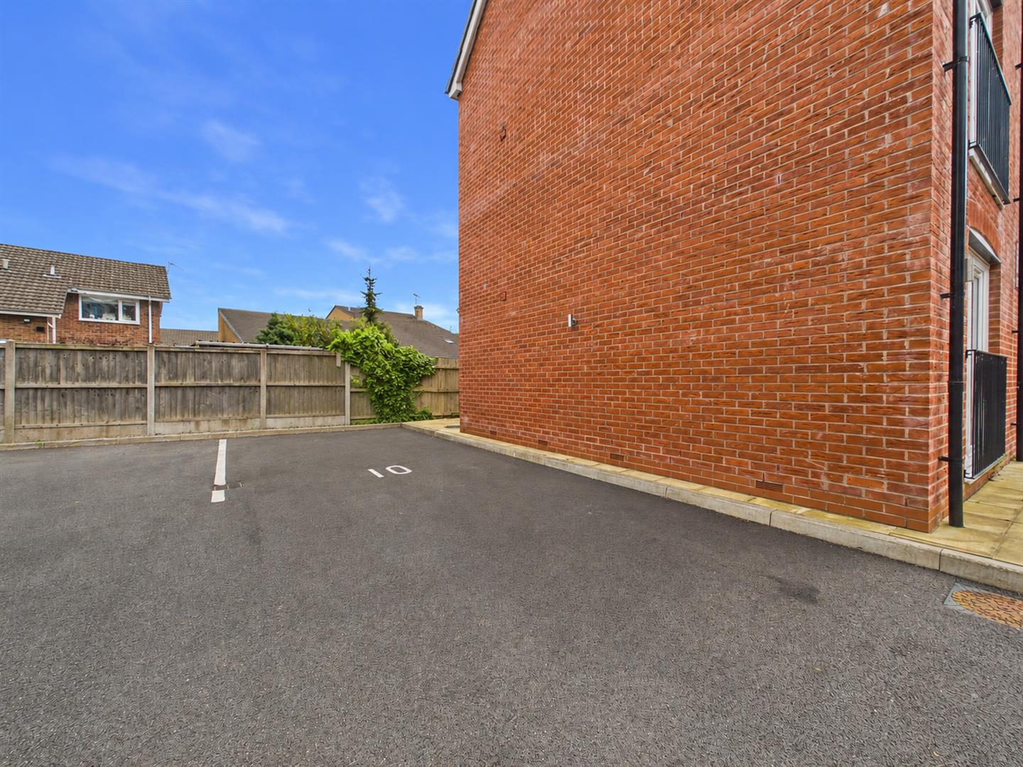 10 Tan Yard Square Oak Street, Oswestry, SY11 1FB For Sale